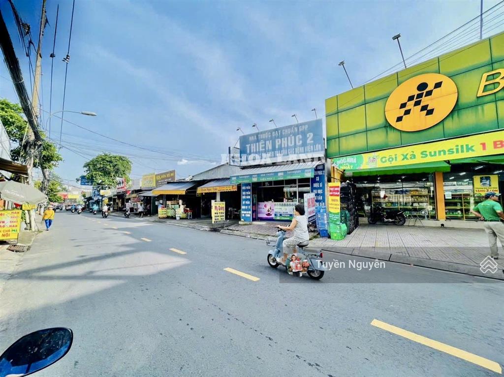 Mặt tiền kinh doanh ngay kha vạn cân giao với phạm văn đồng 60m2 ngang 5m  rõ ràng giá tốt