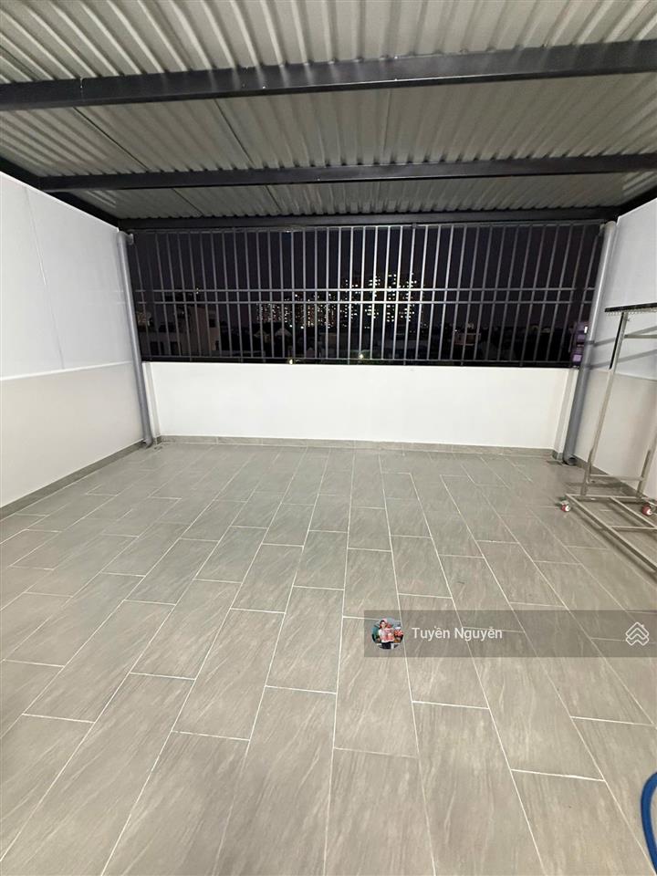 Ngộp  nhà 4 tầng mới xây có thang máy ngay kha vạn cân 103m2 ngang 5.6m xe ô tô ra vào thoải mái