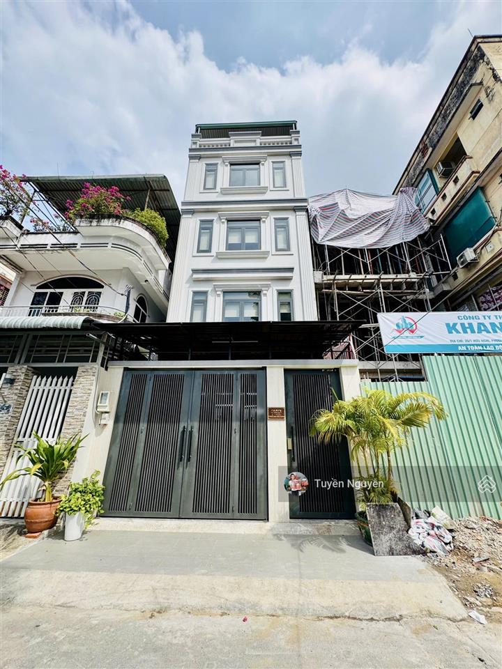 Ngộp  nhà 4 tầng mới xây có thang máy ngay kha vạn cân 103m2 ngang 5.6m xe ô tô ra vào thoải mái
