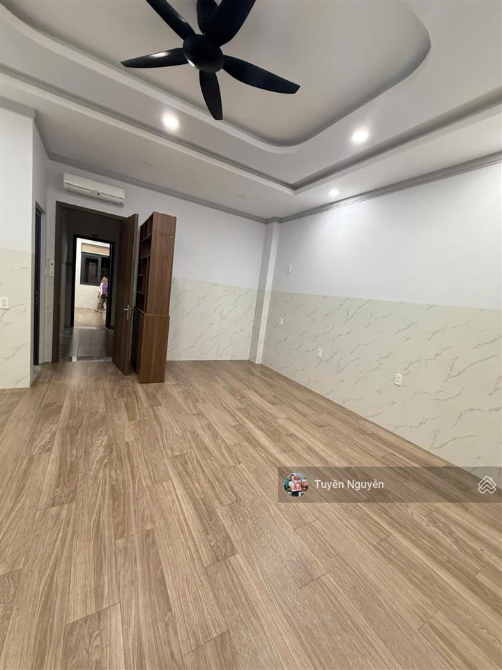 Ngộp  nhà 4 tầng mới xây có thang máy ngay kha vạn cân 103m2 ngang 5.6m xe ô tô ra vào thoải mái