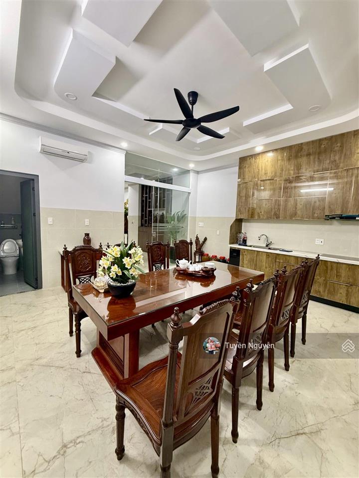 Ngộp  nhà 4 tầng mới xây có thang máy ngay kha vạn cân 103m2 ngang 5.6m xe ô tô ra vào thoải mái