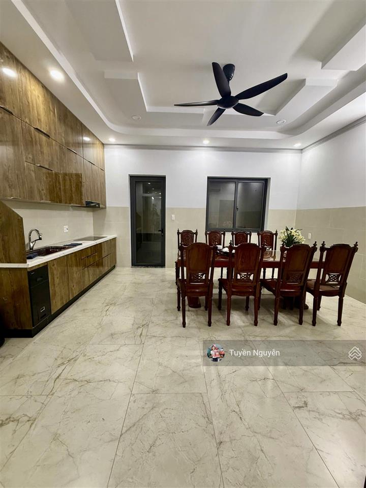 Ngộp  nhà 4 tầng mới xây có thang máy ngay kha vạn cân 103m2 ngang 5.6m xe ô tô ra vào thoải mái