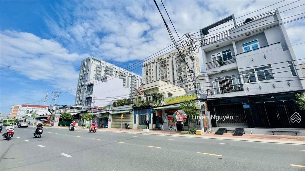 Ngộp bán gấp mặt tiền kd 3tầng đường lê văn chí 128.5m2 ngang 8m sát hoàng diệu2 gần ngã tư thủ đức