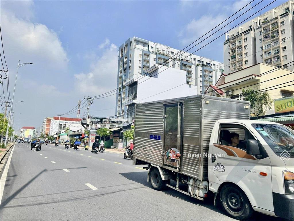 Ngộp bán gấp mặt tiền kd 3tầng đường lê văn chí 128.5m2 ngang 8m sát hoàng diệu2 gần ngã tư thủ đức