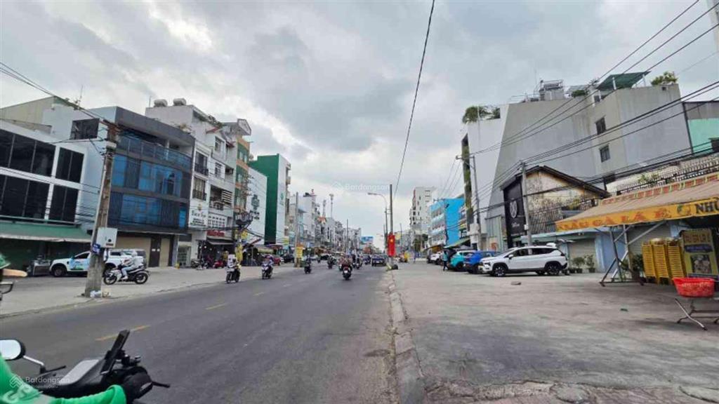 Hiếm ngay ga metro hòa hưng  sát mặt tiền cmt8  3 tầng 54m2  ngang 5m ( nở hậu 7m )  chỉ 8.5 ty
