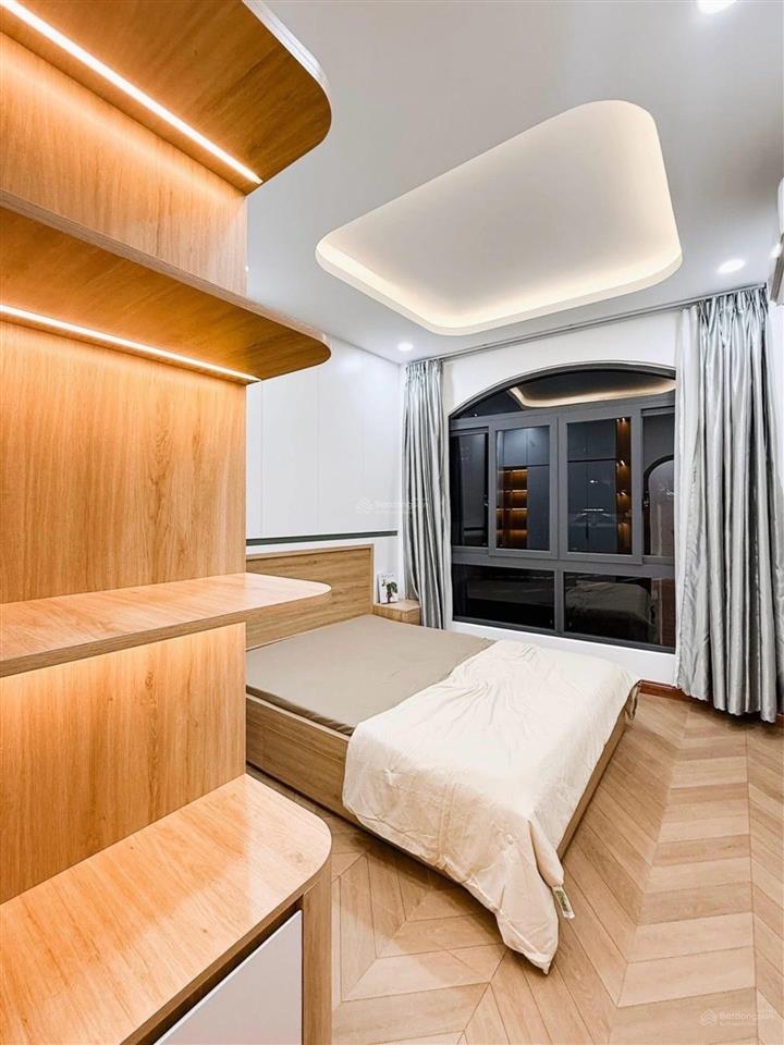 Nhà đẹp 4 tầng full nội thất  trung tâm q.3  sát mặt tiền võ văn tần  gần cv tao đàn  chỉ 4.95t
