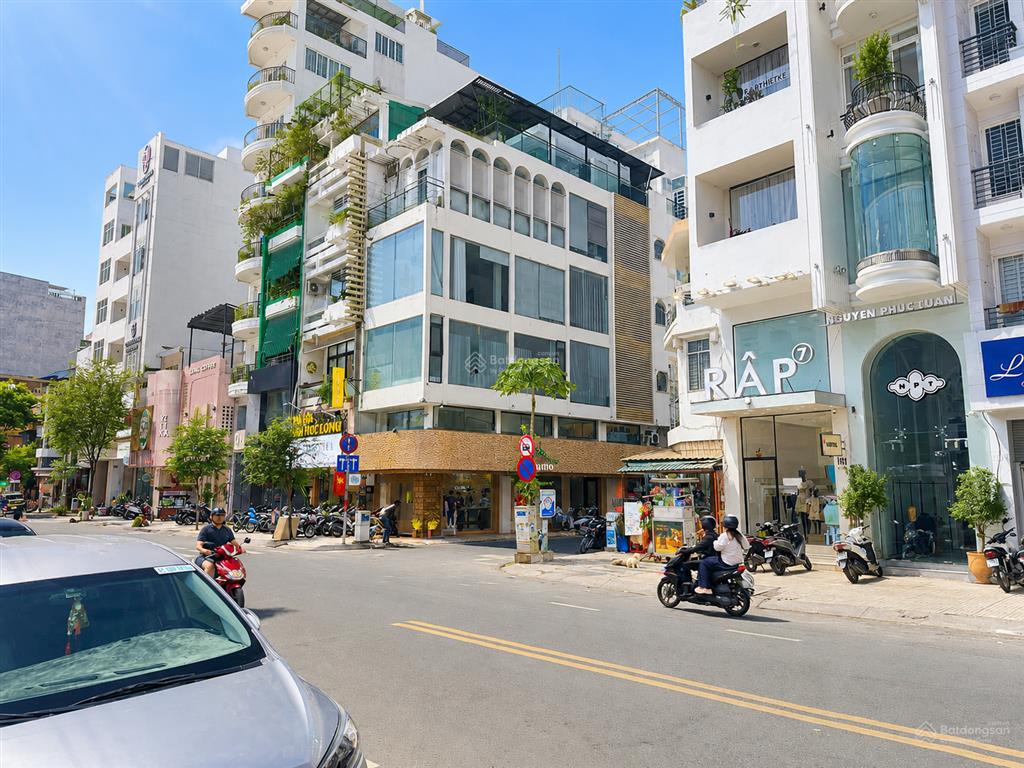 Nhà đẹp 4 tầng full nội thất  trung tâm q.3  sát mặt tiền võ văn tần  gần cv tao đàn  chỉ 4.95t