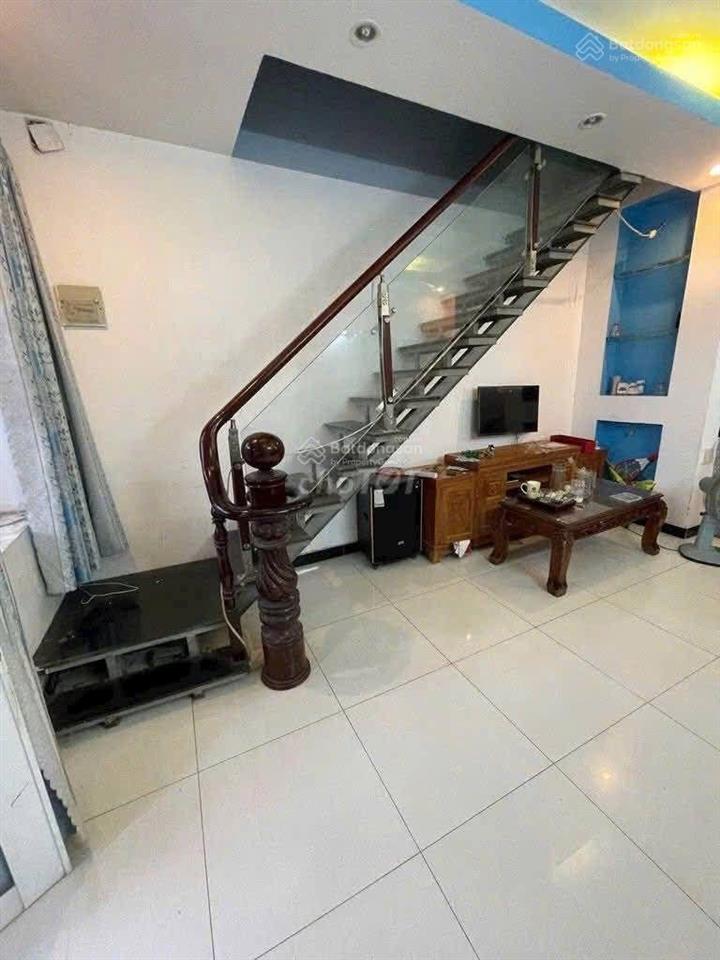 1 căn hiếm có, nhà hxh đỗ cửa, cách mt nguyễn chí thanh 100m  nhà trệt, lầu, 3 pn chỉ 2 tỷ 8.