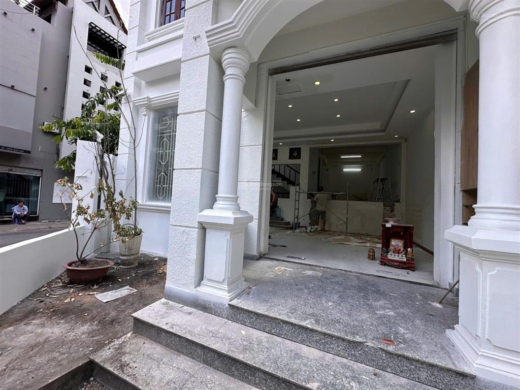 Cho thuê nhà nguyên căn lô góc mặt tiền hoa lan, phú nhuận, 5 tầng, 7pn, ngang 8m kinh doanh vip.