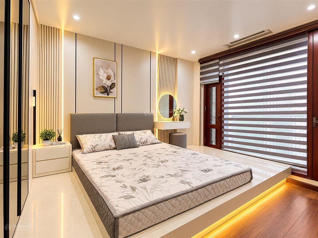 Bán nhà tựu liệt 42m, 4,5 tầng, 3 phòng ngủ rộng, đường ô tô tránh nhau giá hơn 7 tỷ