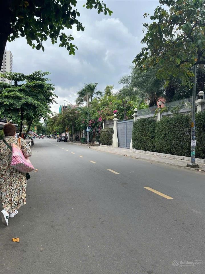 Bán đất siêu hiếm đường quốc hương, thảo điền, ngang 5m xd hầm 5 tầng giá chỉ 24.5 tỷ