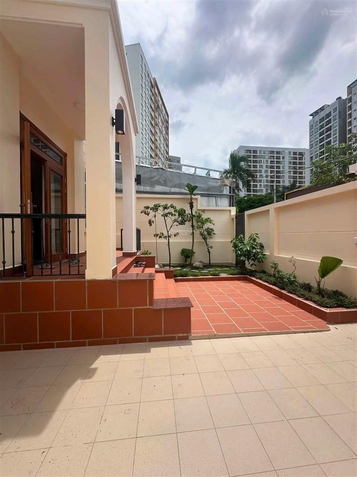 Bán gấp biệt thự sân vườn khu vip nguyễn duy trinh q2, dt 10x33m 3 lầu