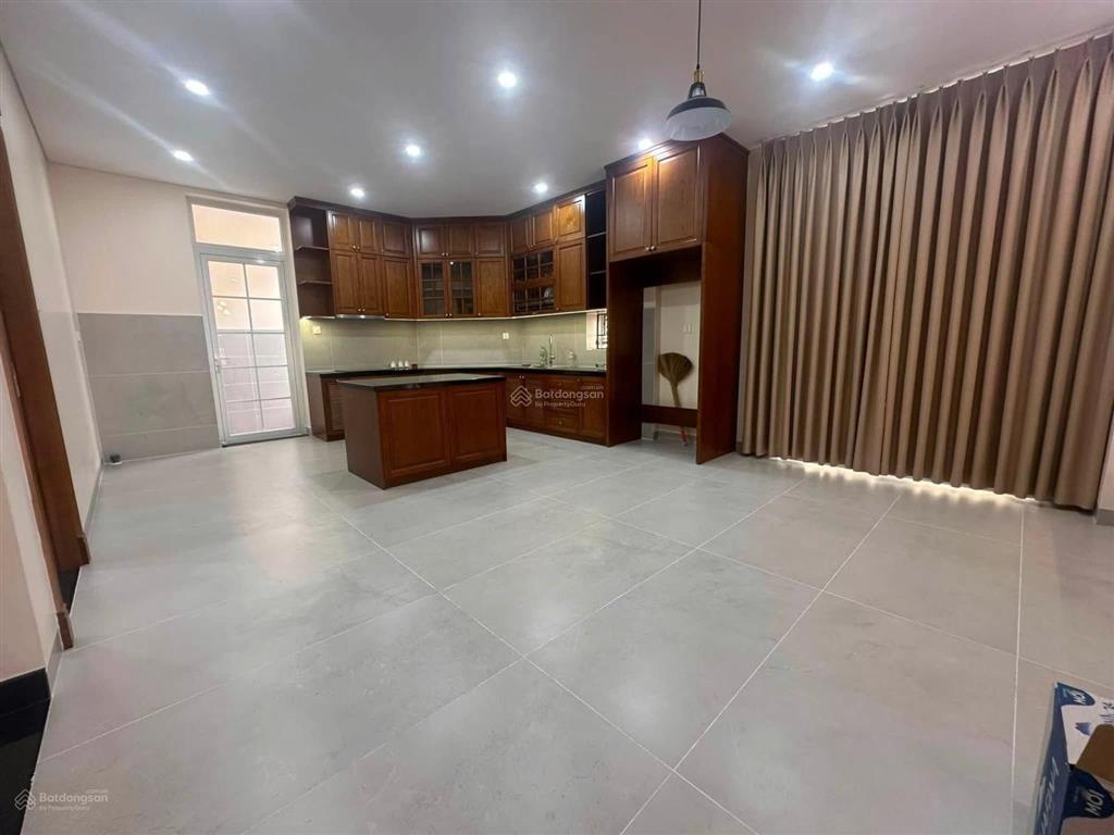 Bán gấp biệt thự sân vườn khu vip nguyễn duy trinh q2, dt 10x33m 3 lầu