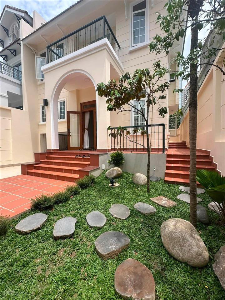 Bán gấp biệt thự sân vườn khu vip nguyễn duy trinh q2, dt 10x33m 3 lầu
