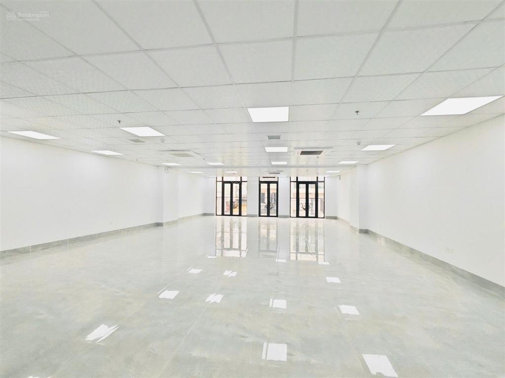Cho thuê sàn văn phòng xã đàn 150m2 30tr chia sẵn 2 phòng hoặc thông