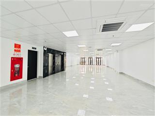 Cho thuê sàn văn phòng xã đàn 150m2 30tr chia sẵn 2 phòng hoặc thông