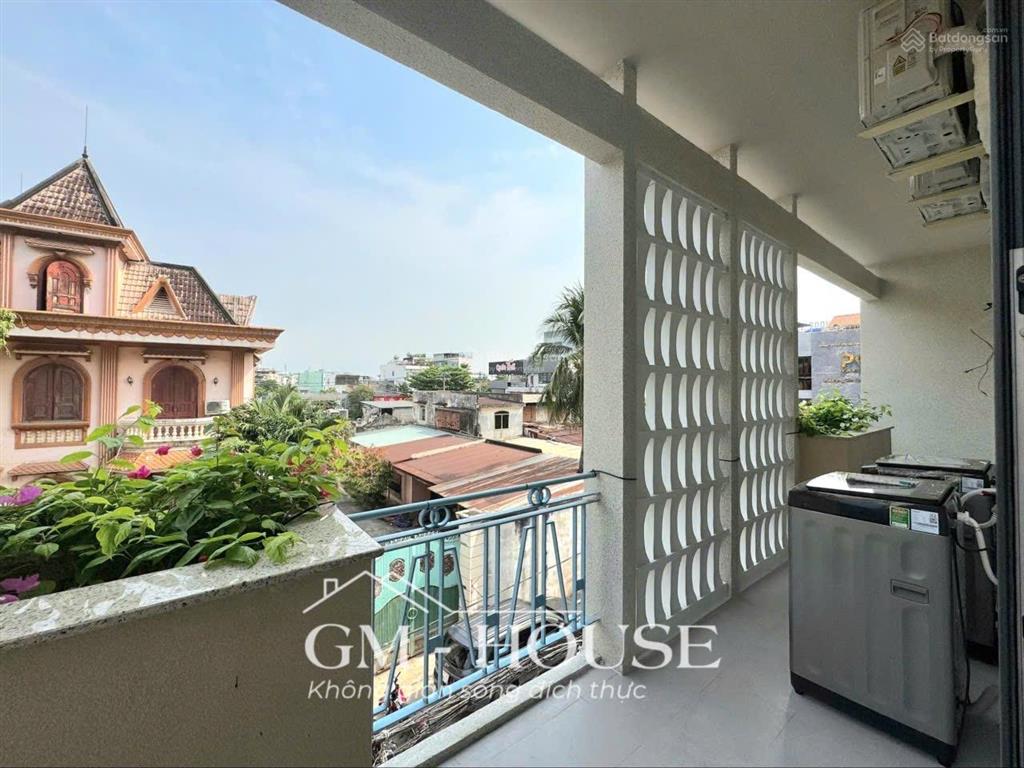 Cho thuê căn hộ cao cấp, mới, ung văn khiêm sát ngoại thương, giao thông vận tải, hutech. ban công
