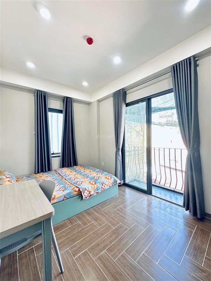 Cho thuê căn hộ full nội thất, ngay hàng xanh, ban công, máy giặt riêng. phường bình thạnh