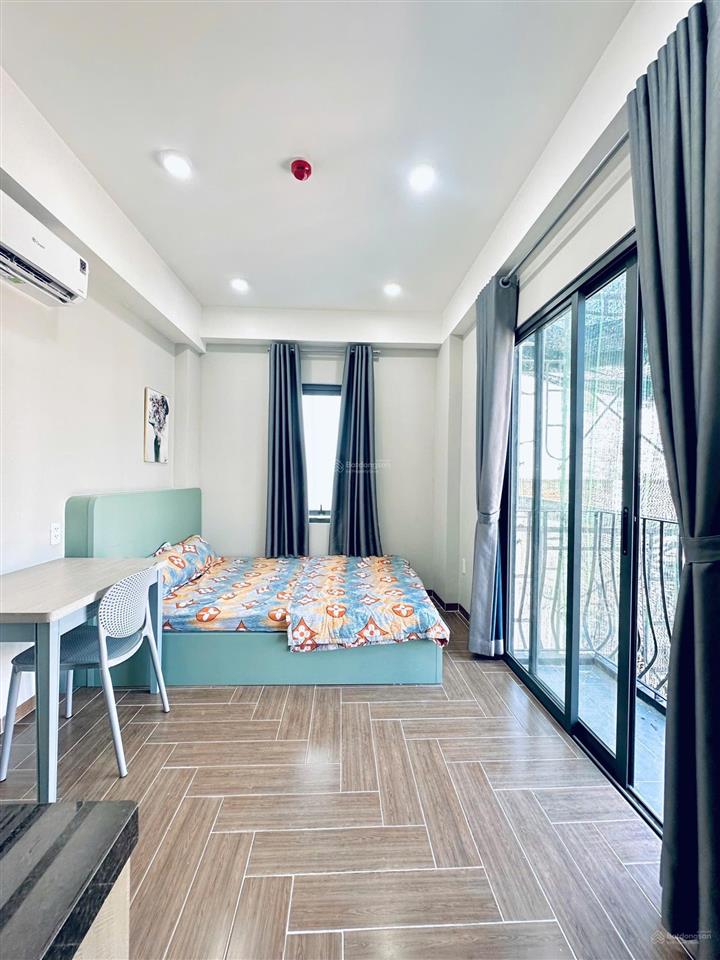 Cho thuê căn hộ full nội thất, ngay hàng xanh, ban công, máy giặt riêng. phường bình thạnh
