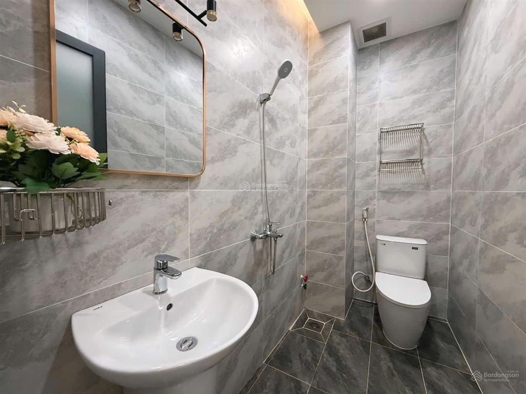Cho thuê căn hộ studio, full nội thất, gần văn lang (vlu), 30m2, an ninh và sạch sẽ, thang máy