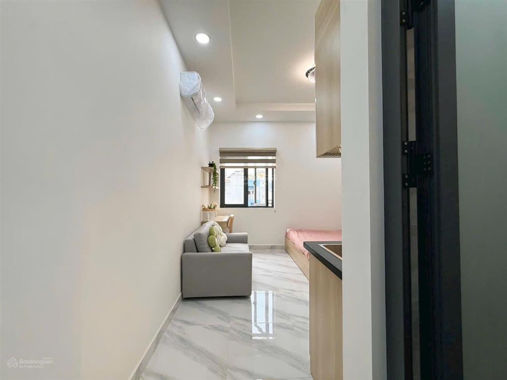 Cho thuê căn hộ studio, full nội thất, gần văn lang (vlu), 30m2, an ninh và sạch sẽ, thang máy