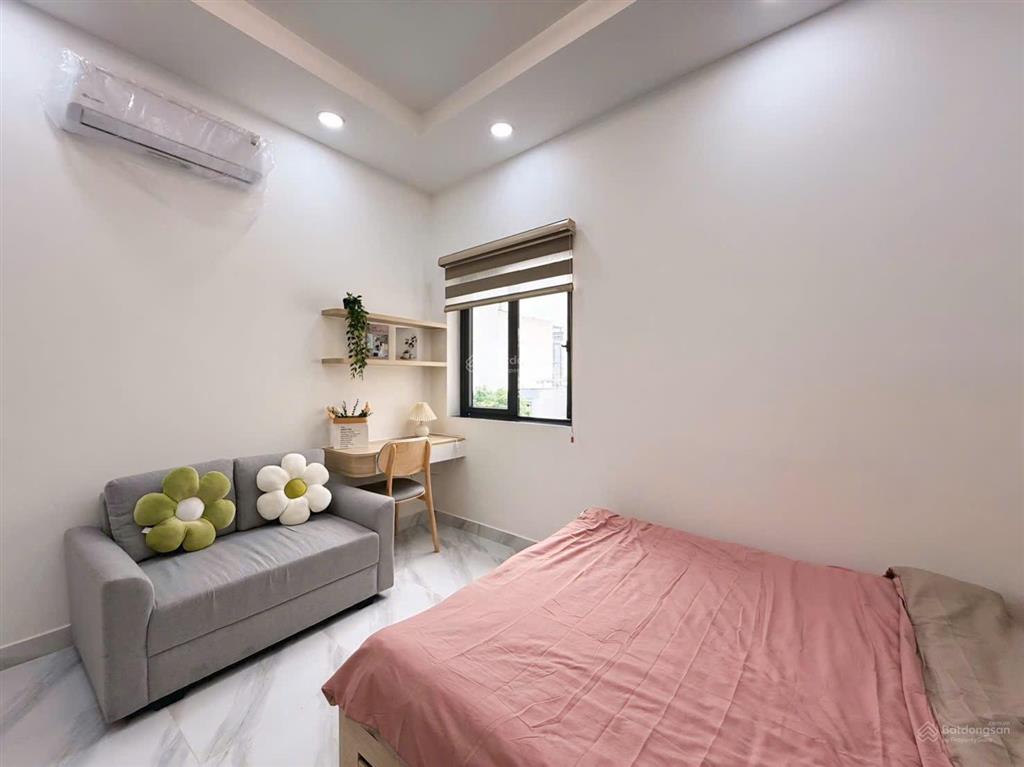 Cho thuê căn hộ studio, full nội thất, gần văn lang (vlu), 30m2, an ninh và sạch sẽ, thang máy