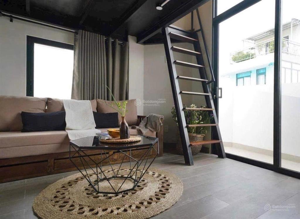 Cho thuê căn ban công phong cách đà lạt rất đẹp thang máy full nội thất, sạch sẽ