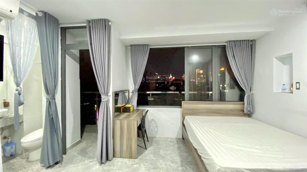 Cho thuê căn hộ siêu phẩm 2 ban công tại quận 3 gần nhà thờ đức bà , hồ con rùa
