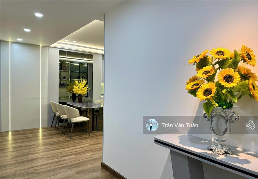 Căn hộ cao cấp ở ngoại giao đoàn tòa no4b t1, tầng 20, 130m² 3pn + 2wc, full nội thất ở ngay, 14 tỷ