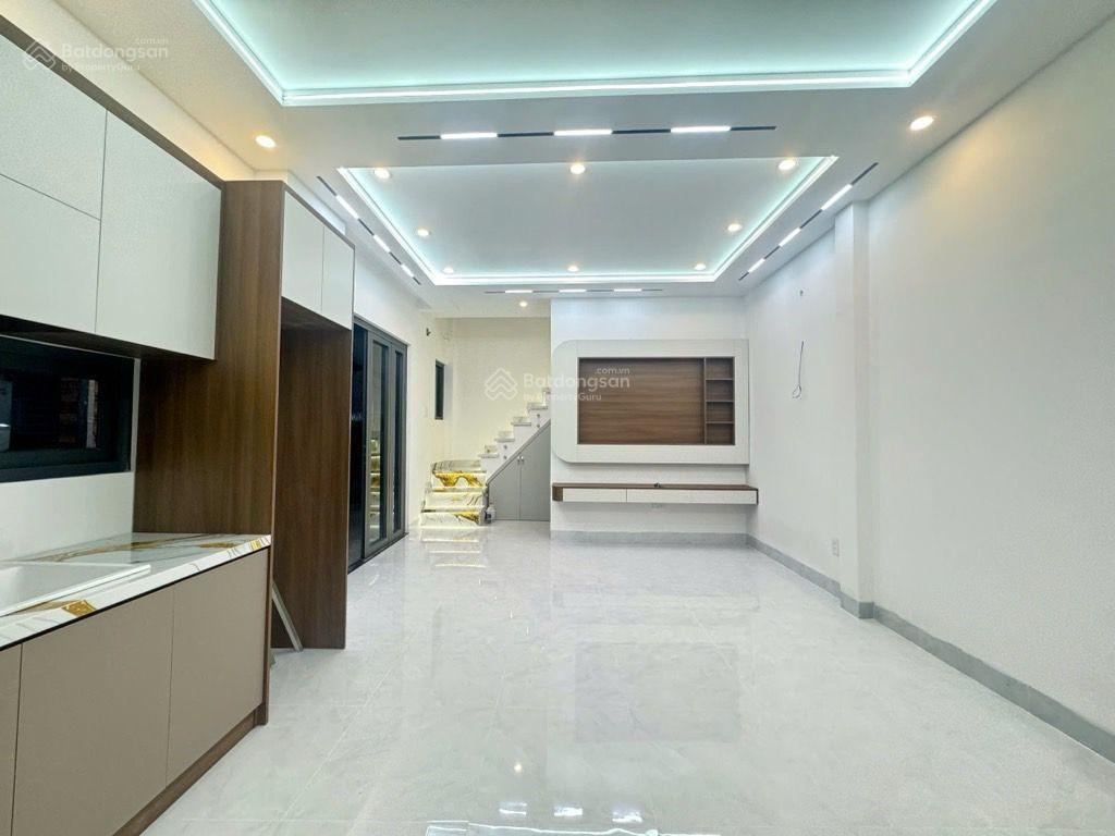 Nhà mới đẹp hẻm thông sầm uất, vị trí trung tâm dt 4.2 x 8m (cn 32m2) 1 trệt 1 lầu. nhỉnh 4tỷ