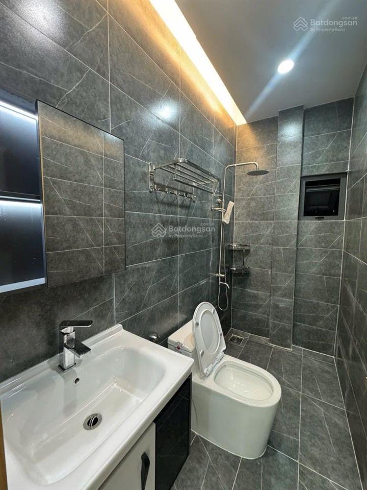 Nhà mới đẹp hẻm thông sầm uất, vị trí trung tâm dt 4.2 x 8m (cn 32m2) 1 trệt 1 lầu. nhỉnh 4tỷ