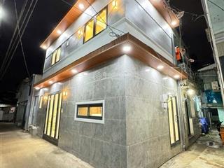 Nhà mới đẹp hẻm thông sầm uất, vị trí trung tâm dt 4.2 x 8m (cn 32m2) 1 trệt 1 lầu. nhỉnh 4tỷ