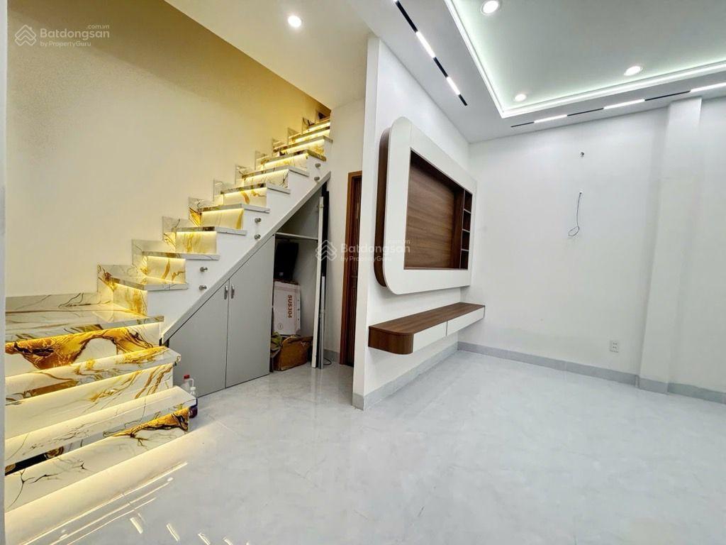 Nhà mới đẹp hẻm thông sầm uất, vị trí trung tâm dt 4.2 x 8m (cn 32m2) 1 trệt 1 lầu. nhỉnh 4tỷ