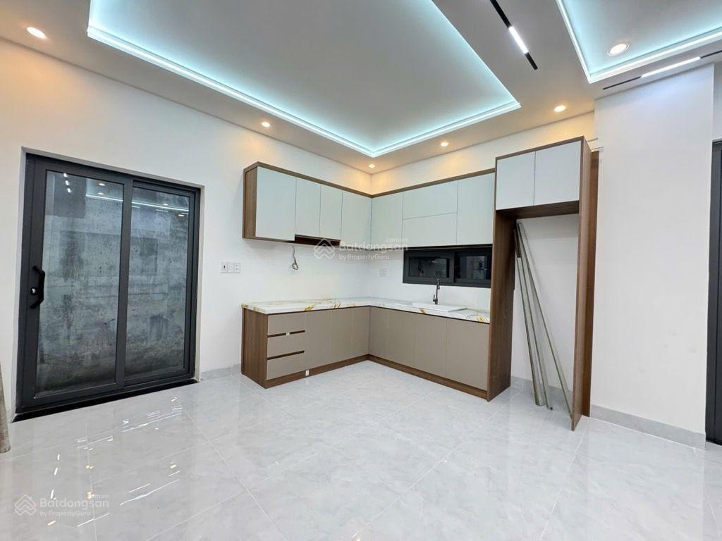 Nhà mới đẹp hẻm thông sầm uất, vị trí trung tâm dt 4.2 x 8m (cn 32m2) 1 trệt 1 lầu. nhỉnh 4tỷ