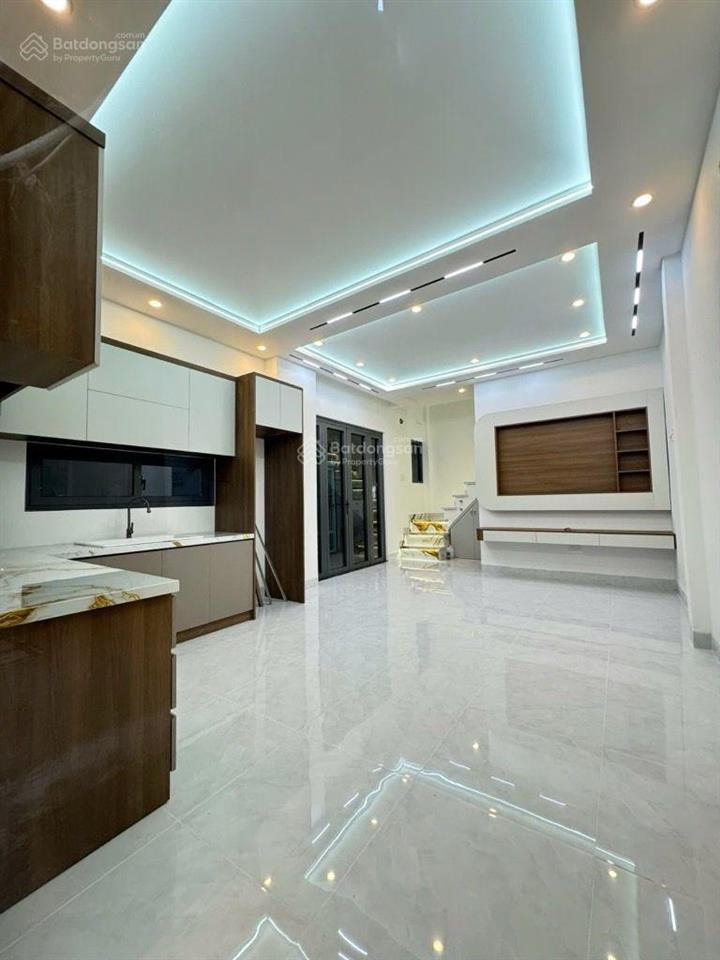 Nhà mới đẹp hẻm thông sầm uất, vị trí trung tâm dt 4.2 x 8m (cn 32m2) 1 trệt 1 lầu. nhỉnh 4tỷ