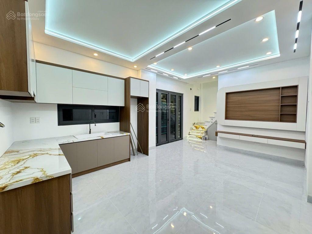 Nhà mới đẹp hẻm thông sầm uất, vị trí trung tâm dt 4.2 x 8m (cn 32m2) 1 trệt 1 lầu. nhỉnh 4tỷ