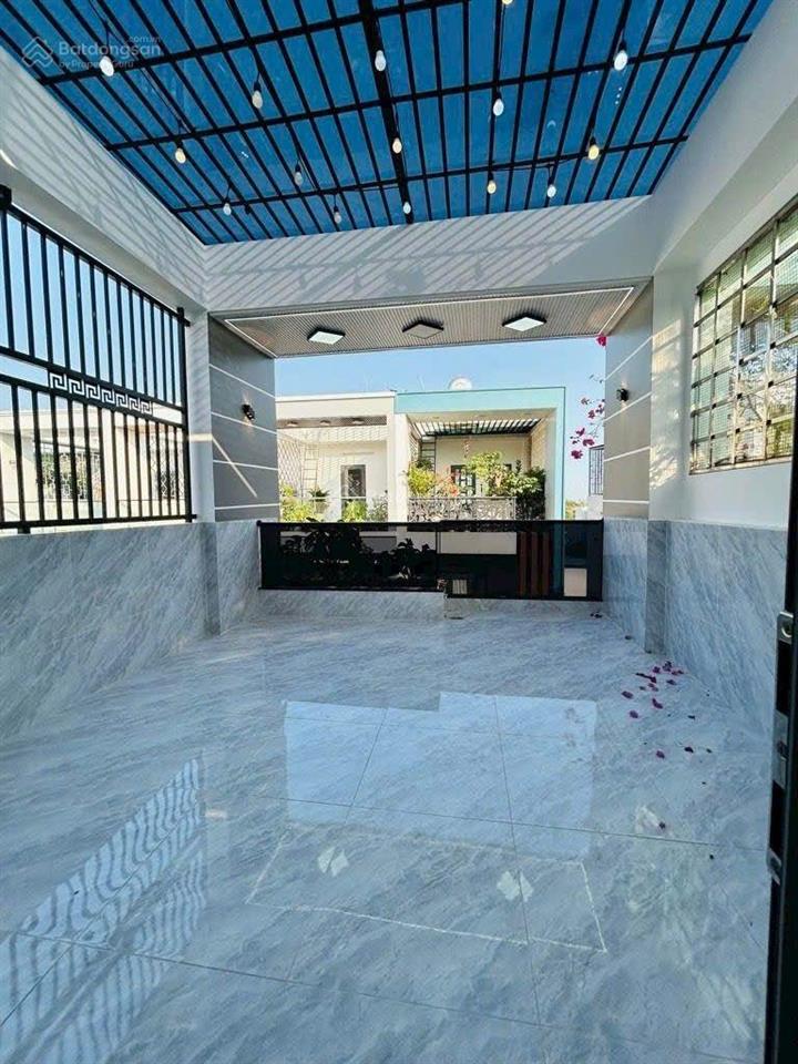 Nhà mới full nội thất xe hơi vào nhà. nhà khu phân lô dân trí cao khu dân cư sài gòn mới  thôn