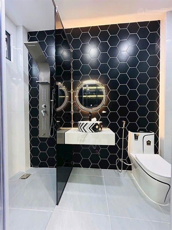 Nhà mới full nội thất xe hơi vào nhà. nhà khu phân lô dân trí cao khu dân cư sài gòn mới  thôn