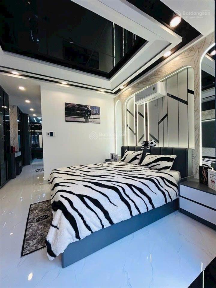 Nhà mới full nội thất xe hơi vào nhà. nhà khu phân lô dân trí cao khu dân cư sài gòn mới  thôn