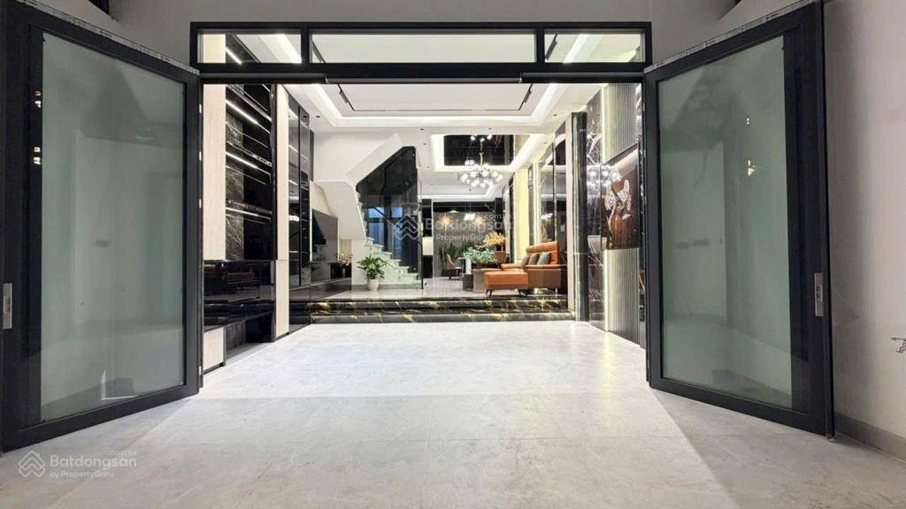 Nội thất cao cấp ngay khu dân cư omely. chỉ hơn 11 tỷ. gần 82m2