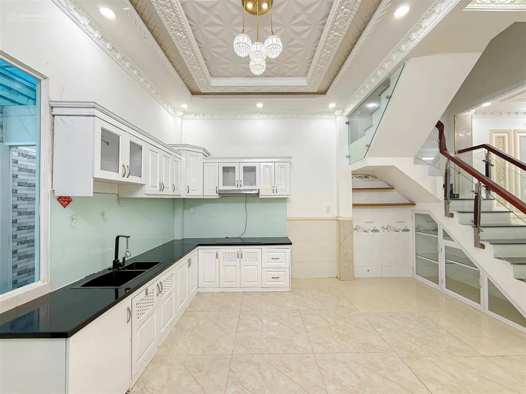 Nhà 4 tầng ở ngay gần phú mỹ hưng huỳnh tấn phát cách mặt tiền chỉ 100m dt 55m2. hơn 6 tỉ