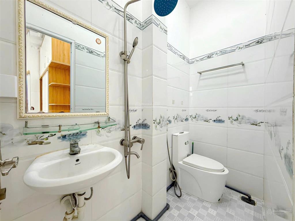 Nhà 4 tầng ở ngay gần phú mỹ hưng huỳnh tấn phát cách mặt tiền chỉ 100m dt 55m2. hơn 6 tỉ