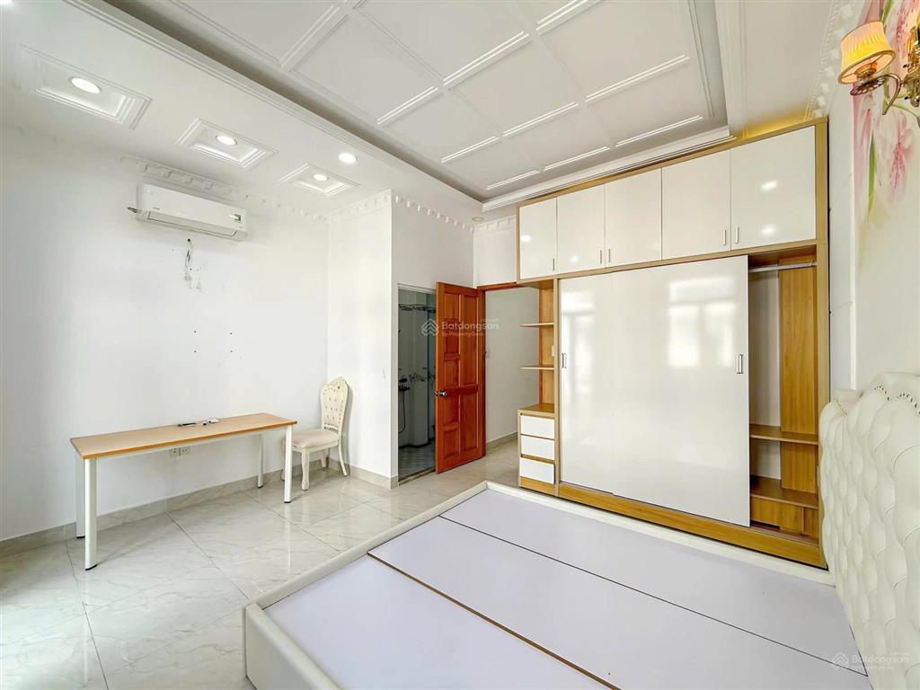 Nhà 4 tầng ở ngay gần phú mỹ hưng huỳnh tấn phát cách mặt tiền chỉ 100m dt 55m2. hơn 6 tỉ