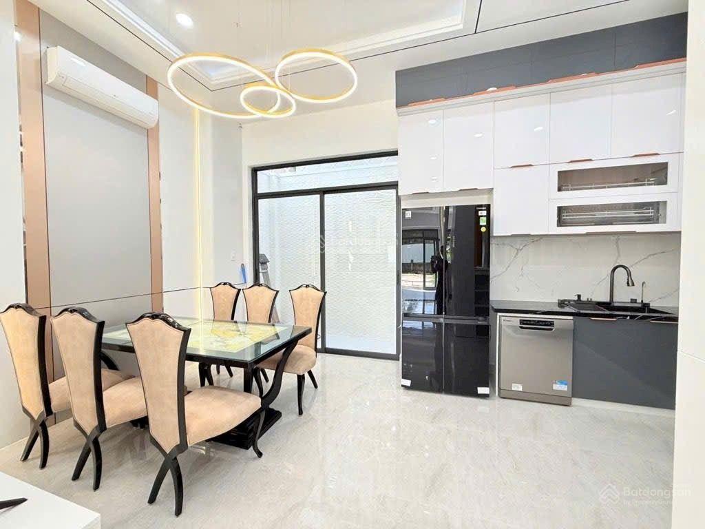 Siêu phẩm nhà mới có thang máy đối diện công viên ngay khu dân cư sài gòn mới, qua q7 vài phút