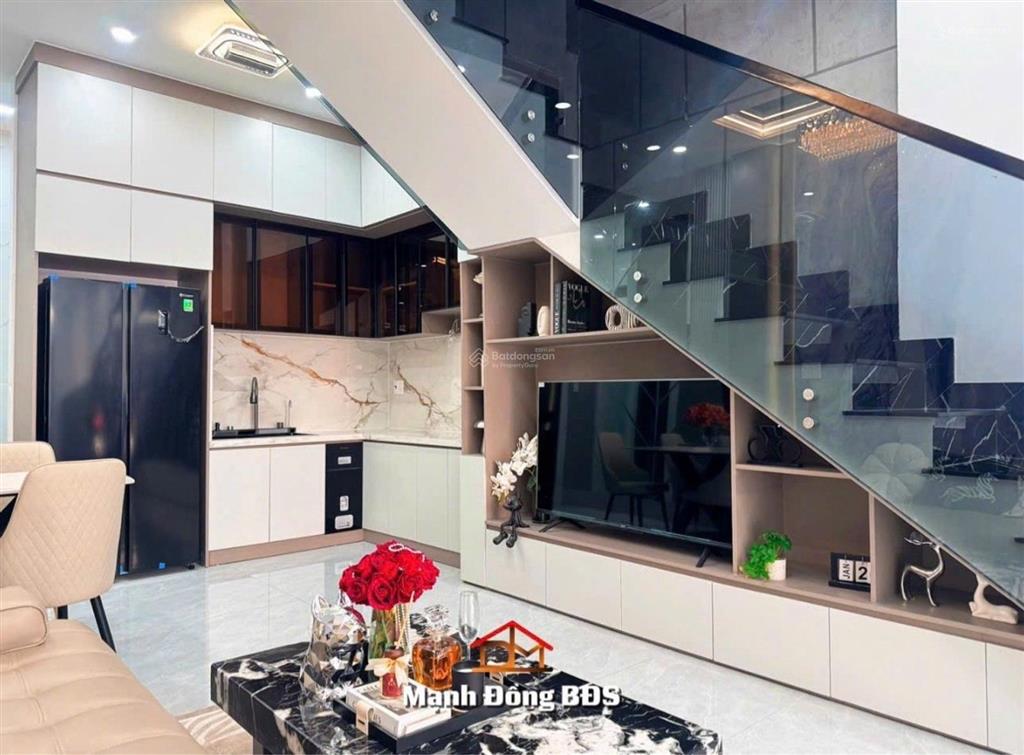 Mặt tiền hẻm xe hơi tránh ở + kinh doanh đỉnh có gara ô tô  ngay đào tông nguyên chỉ 7 tỷ hơn