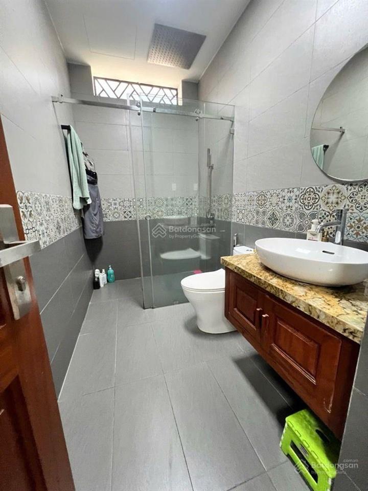 Nhà kdc omely đào tông nguyên gần pmh cách q7 vài phút full nội thất gỗ xịn
chỉ  7.9 tỷ (tl)