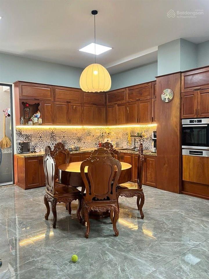 Nhà kdc omely đào tông nguyên gần pmh cách q7 vài phút full nội thất gỗ xịn
chỉ  7.9 tỷ (tl)