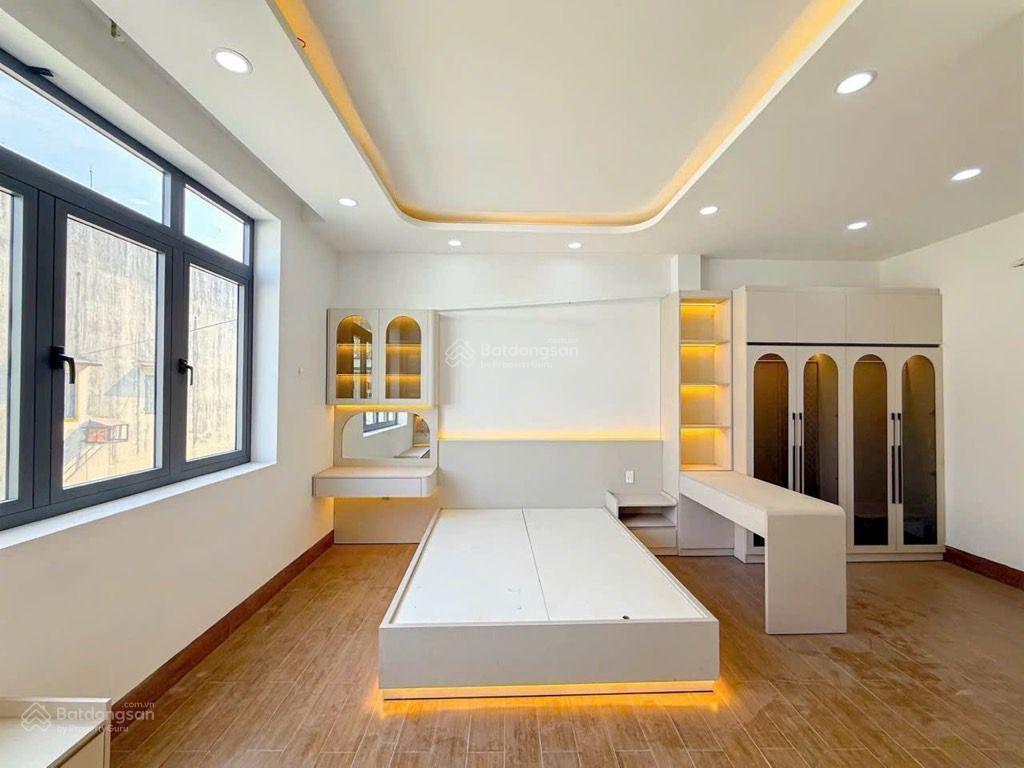 Nhà mới ở luôn cách huỳnh tấn phát 20m ngay cầu phú xuân  dt 5x9m trệt 3 lầu
hơn 5đ