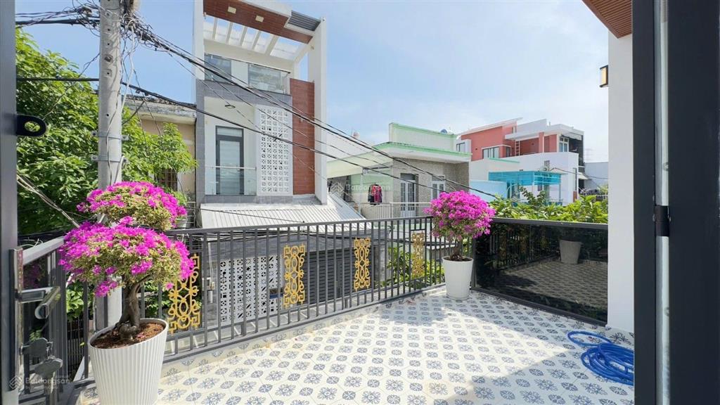Chủ gấp bán, chạm là chốt nhà đẹp hxh 64m² 4pn, có phòng thờ ngay tt hành chính nb. chỉ 5,05