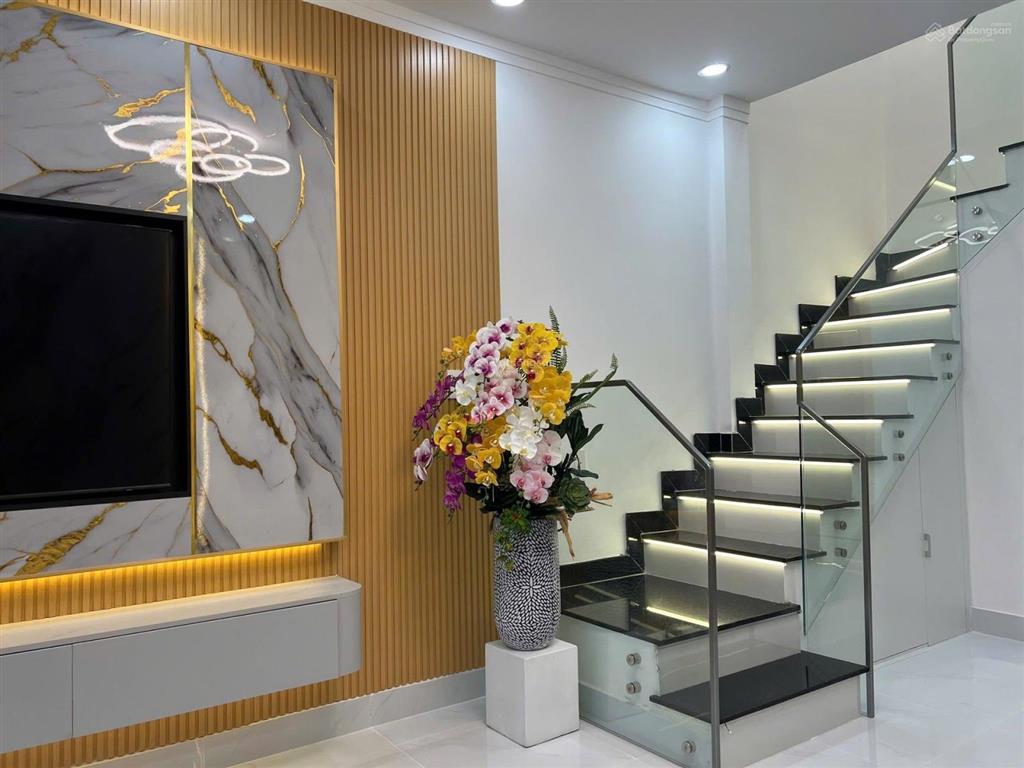 Chủ gấp bán, chạm là chốt nhà đẹp hxh 64m² 4pn, có phòng thờ ngay tt hành chính nb. chỉ 5,05
